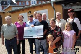 Besuch in Bitterfeld beim Verein Kühler Grund nach Flutkatastrophe und Spendenscheckübergabe